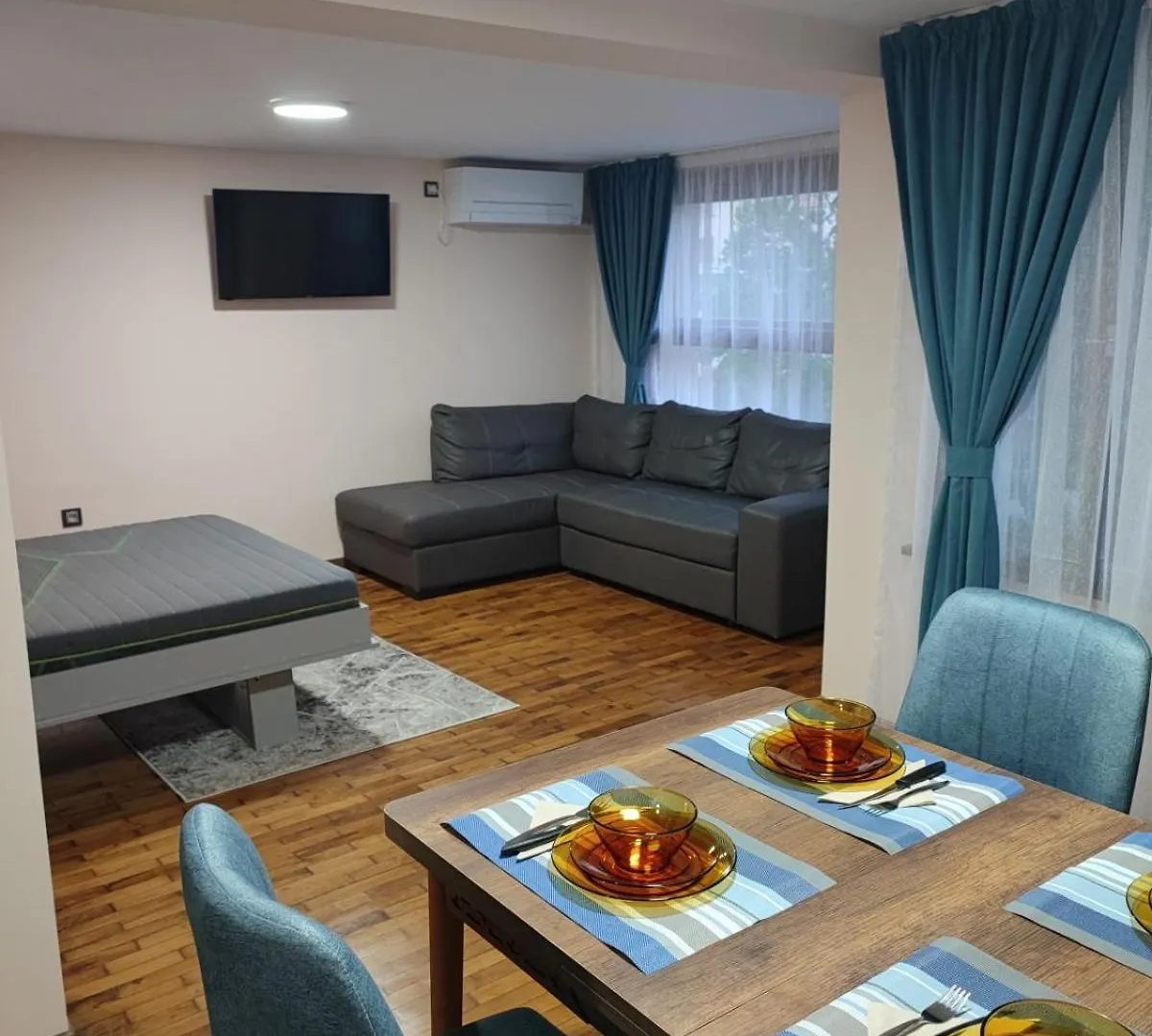 Апартамент Деси Burgas City